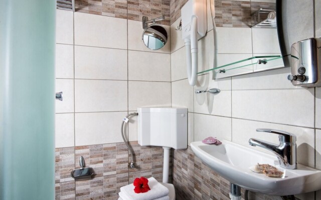 Charming Studio Near the Beach