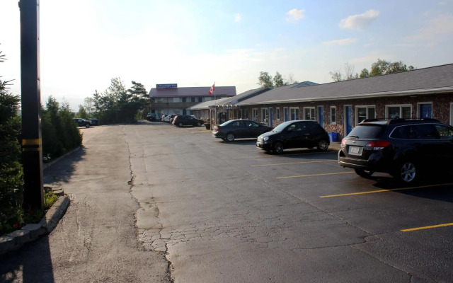 Moonlight Inn and Suites
