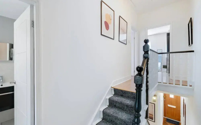 Luxury 3 Bedroom 2 Bathroom House Fulham