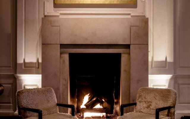 The Chicago Hotel Collection Ambassador Gold Coast