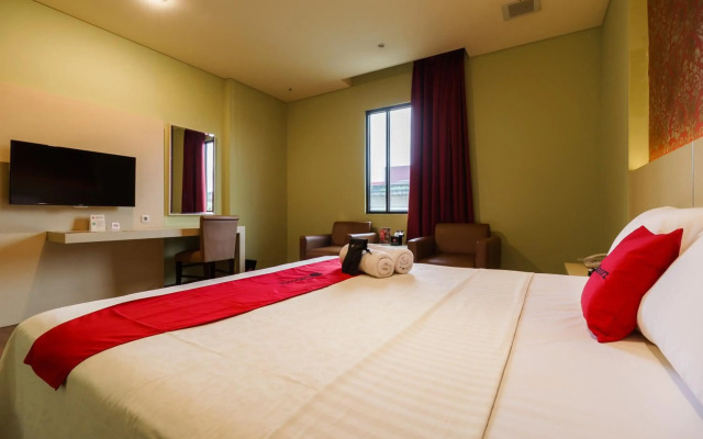 RedDoorz Plus near Ancol