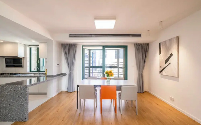 Tyms Spacious 4BR 2BA Apt Xujiahui