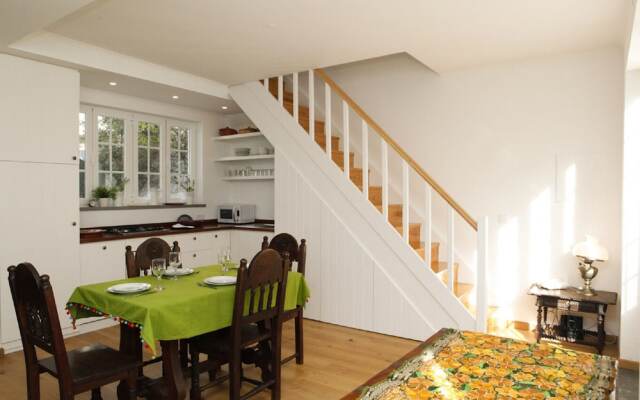 Cushy Apartment with garden in Estoril