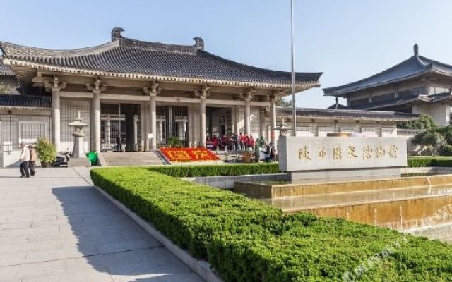 Huasheng Hotel (Xi'An Big Wild Goose Pagoda Xiaozhai History Museum)