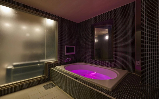 Hotel Love