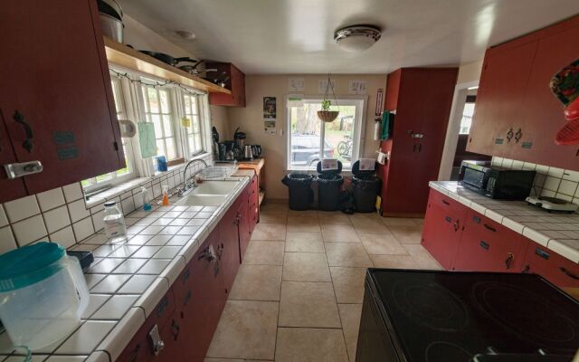 North Yellowstone Lodge and Hostel