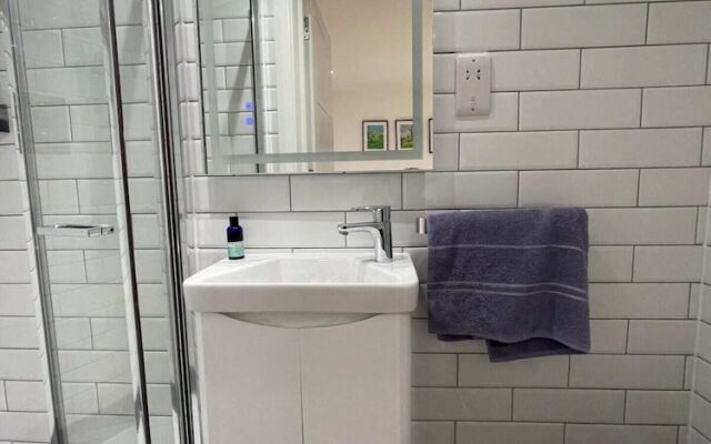 Stunning 3BD Maisonette W/balcony - Old Street!