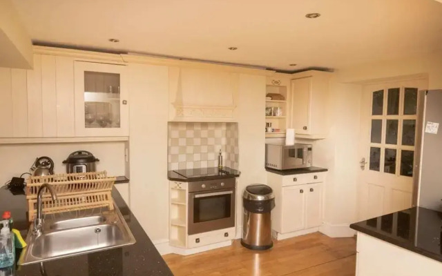 The Angel Place Hideaway - Fair 4bdr House With Terrace