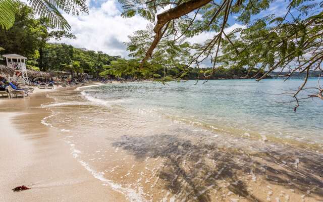 Grand Palladium Lady Hamilton Resort & Spa All Inclusive