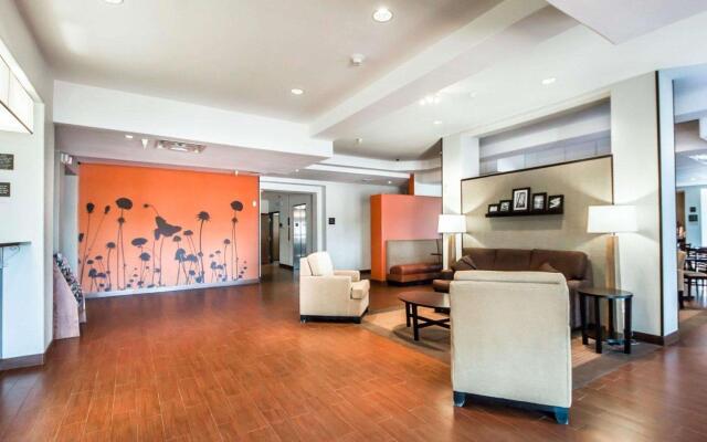 Sleep Inn & Suites Hennessey North