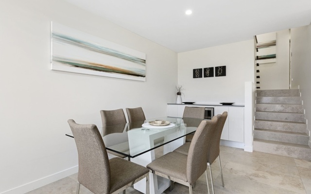 Exquisite Penthouse with views to Laguna Bay - Unit 3 Taralla 18 Edgar Bennett Avenue – Guest Rooms – Noosa Heads