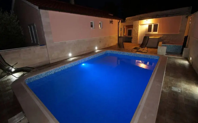 Lovely Holiday Home with Private Swimming Pool in Dalmatia