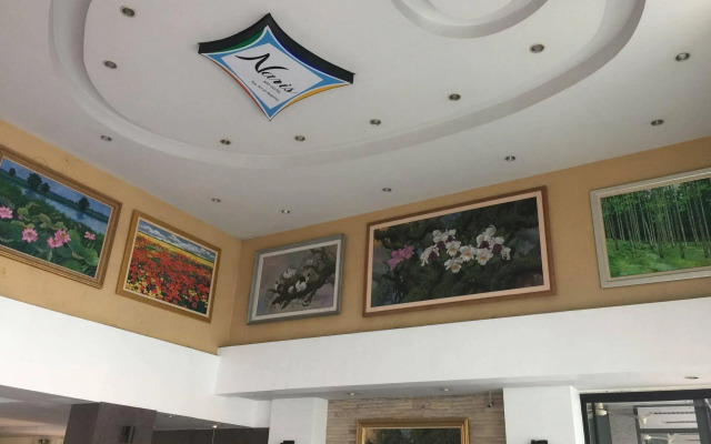 Naris Art Hotel
