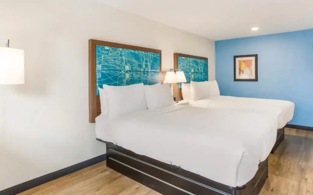 Red Lion Inn & Suites Nashville Airport