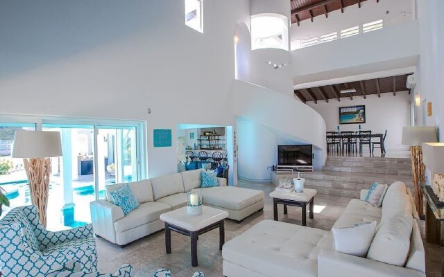 Beachfront Villa FantaSea