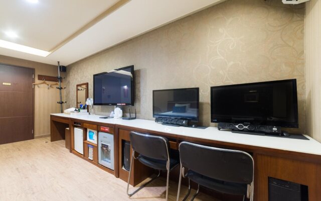 U Hotel