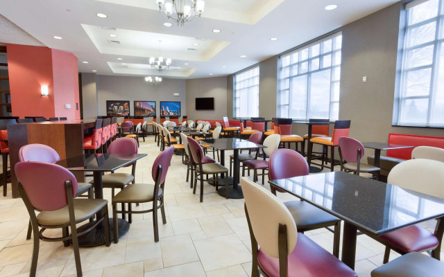 Drury Inn & Suites Cincinnati Sharonville