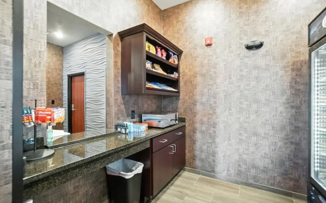 Cobblestone Hotel & Suites-Bellefontaine