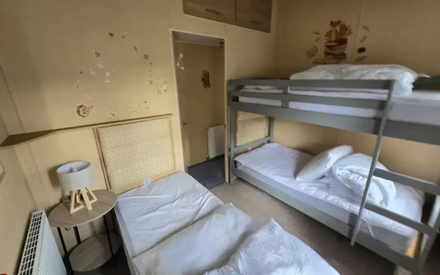 Oaklands Stunning Mini Lodge
