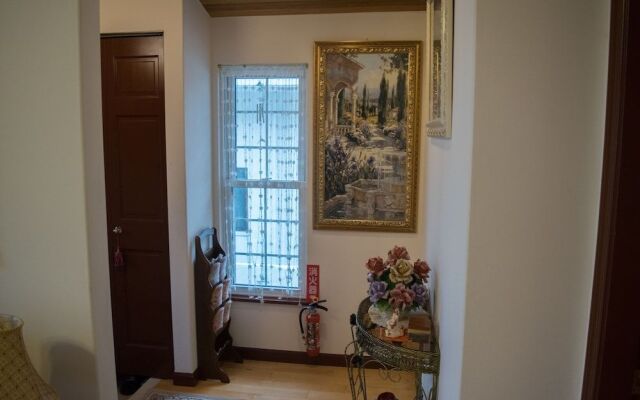 The Girl / Vacation Stay 15536