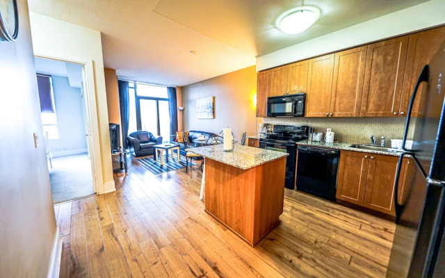Lake View Luxury Condo by Elite Suites