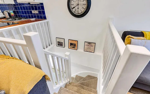 Modern Comfort Two Bedroom Gem on the Rye