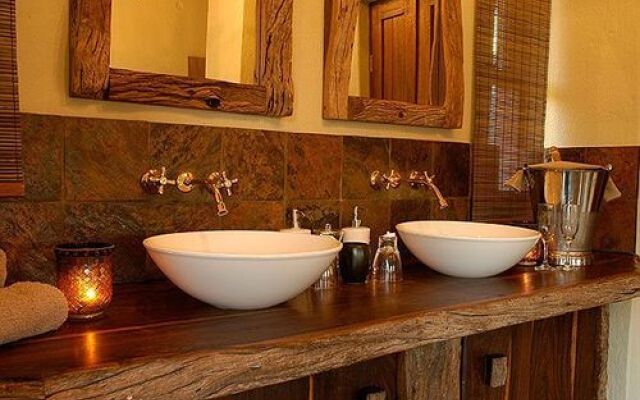 Tuningi Safari Lodge