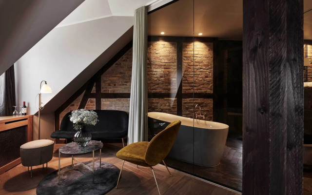 Ascot Hotel & Apartments