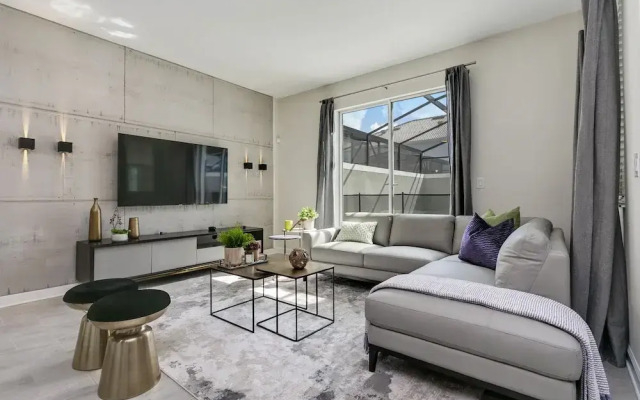 4bed 3Ba Storey Lake Home w. Pool