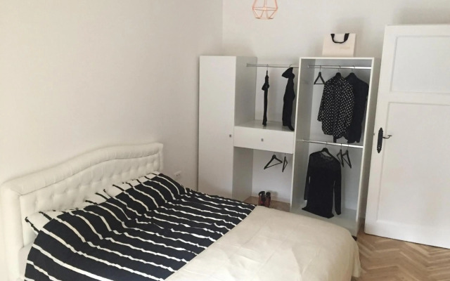 Bright Apartment Central