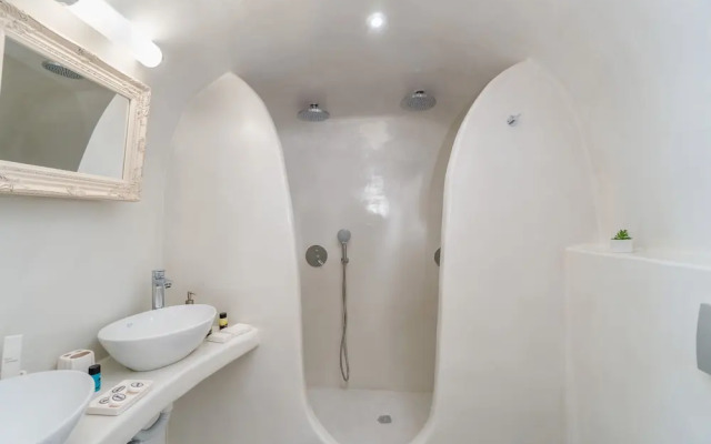 Fira-cave-sleeps 13-parking-pool-pet Friendly