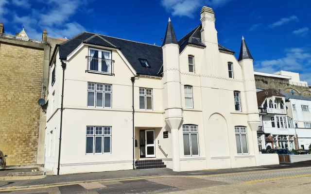 Seas the Day - Luxury Beach Apartment - Sleeps 4
