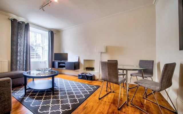 Quiet New Town Apartment