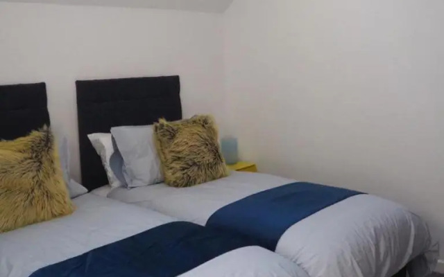Beautiful 2BD Coastal Hideaway Central Worthing