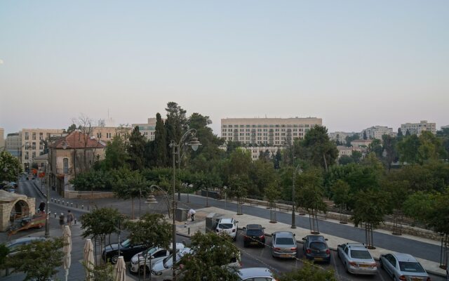 Apartique Hotel