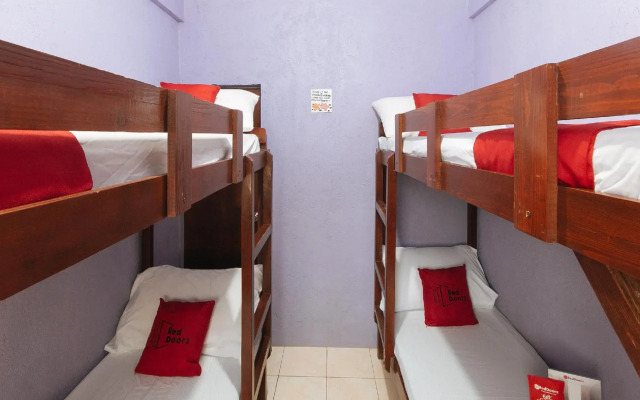 RedDoorz Hostel @ Limliwa Beach Resort