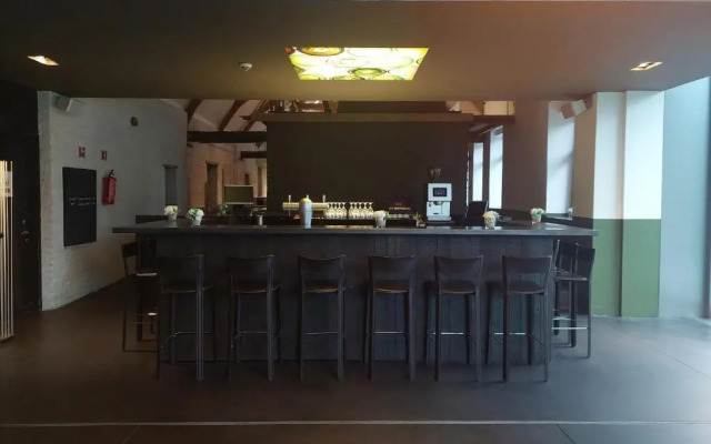 D-Hotel