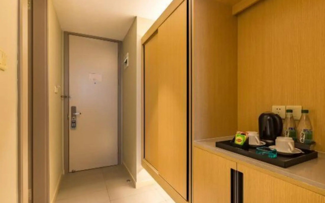 Home business hotel (suqian west lake road bus station)