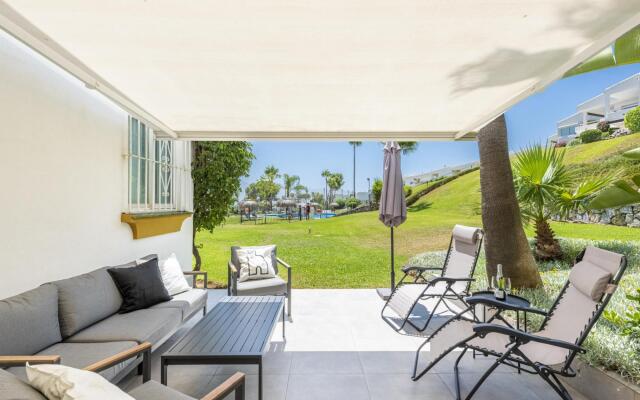 Azahara1 Beautiful apartment frontline golf