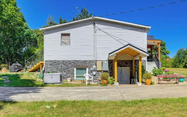 Charming Virginia Getaway Near Hiking & Golfing!