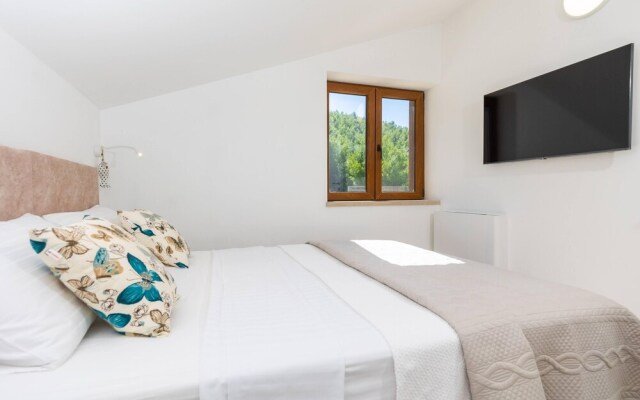 Beachfront Villa Brulupes