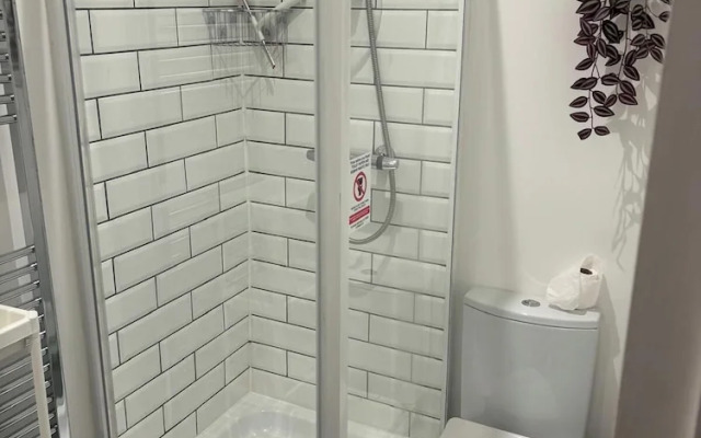 South Manchester 2-bed Apt With Ensuite, Sleeps 4
