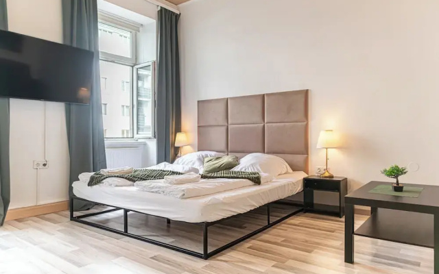 Beautiful 2BR Apt Near Meidling Station