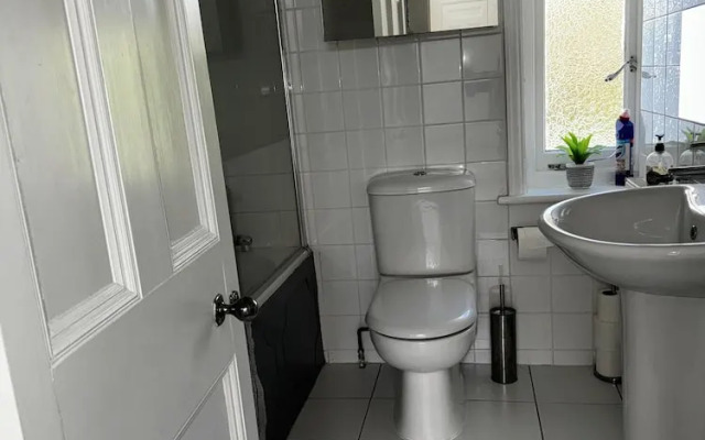 Inviting 2-bed Apartment in Poole