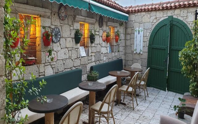 128A Hotel