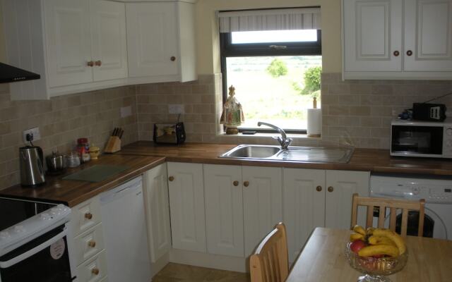 Beautiful 3-bed House in Knock