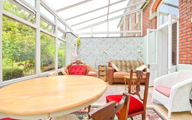 Imposing 2-bed House in Newport