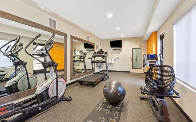 La Quinta Inn & Suites by Wyndham NE Long Beach/Cypress