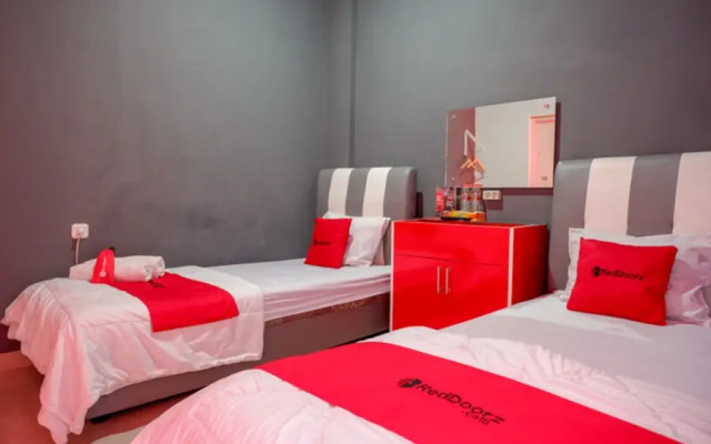 RedDoorz near Terminal Mendolo Wonosobo