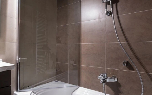 UPSTREET Stylish & Spacious 2BD Apt-Thiseio